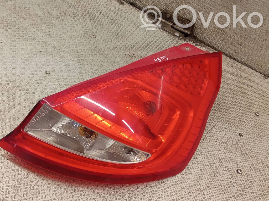 Rear/tail lights   8A6113404A