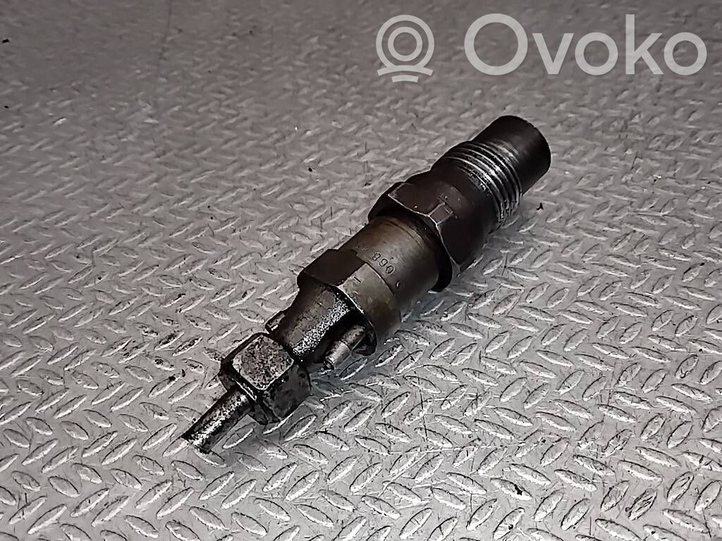 Inyector de combustible   068130202A