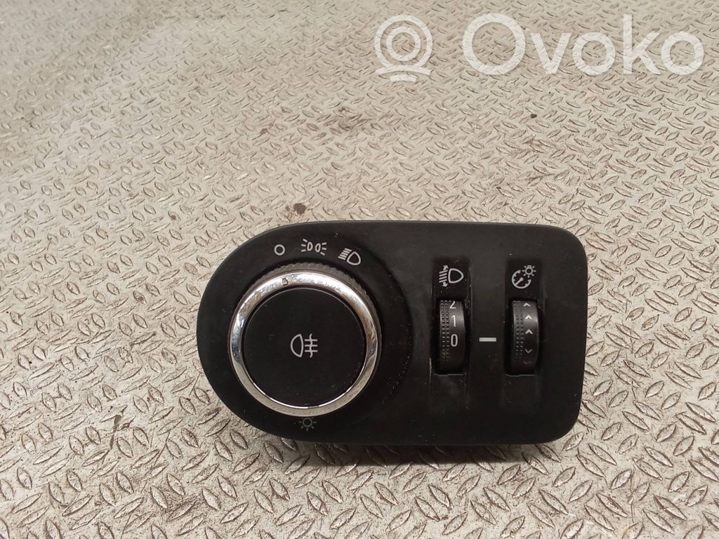 Light switch   13310330