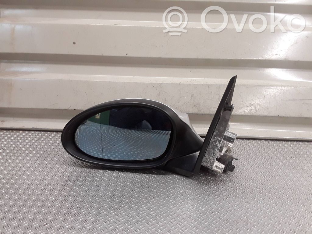 Rétroviseur électrique de porte avant   E1010803
