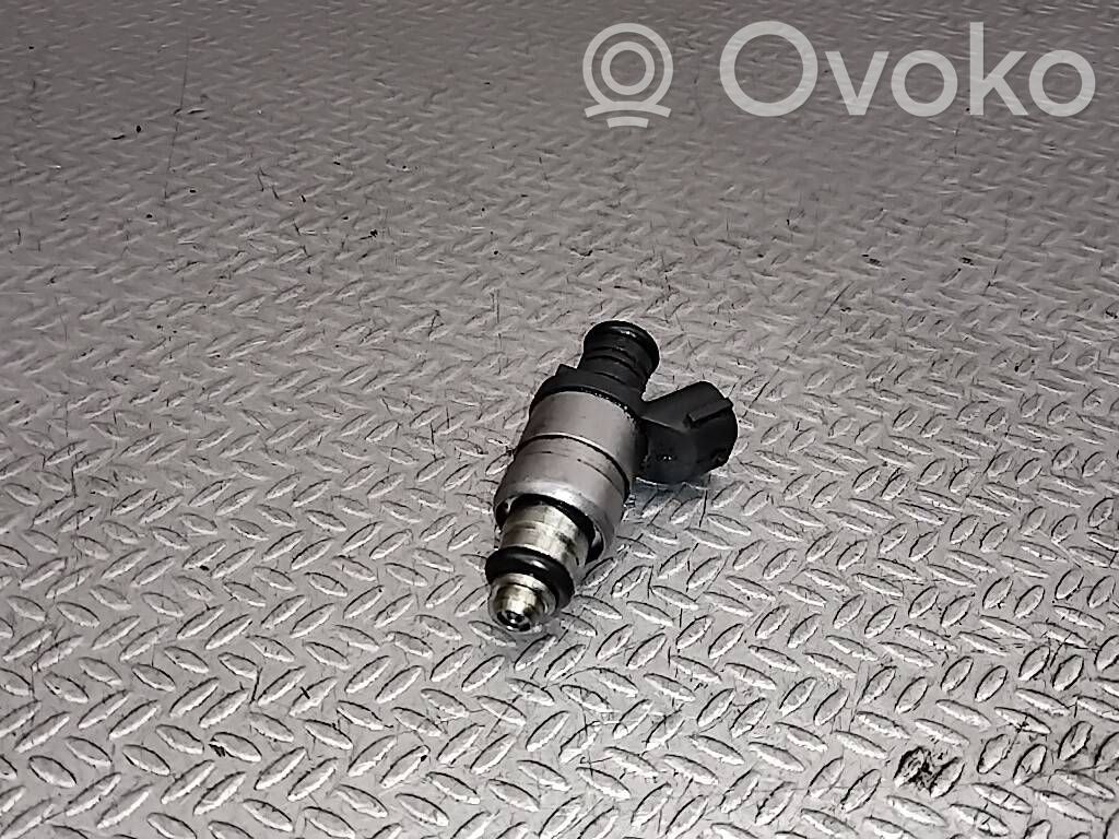 Volkswagen Golf IV Polttoainesuutin 