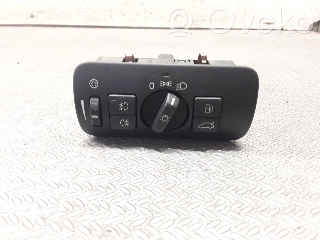 Light switch   30739414,04066322