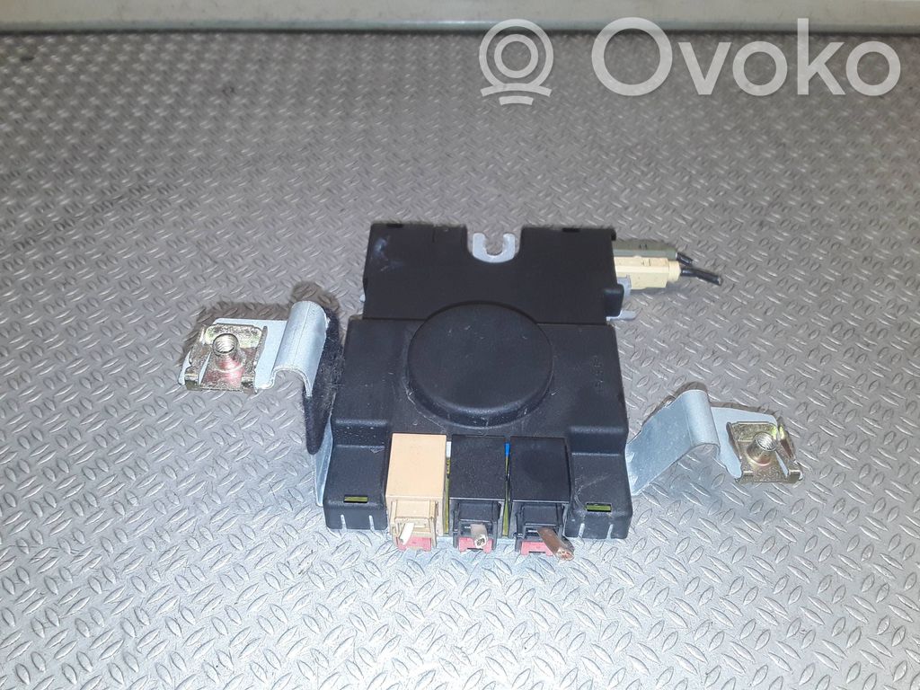 Audi A3 S3 8P Antennenverstärker Signalverstärker 