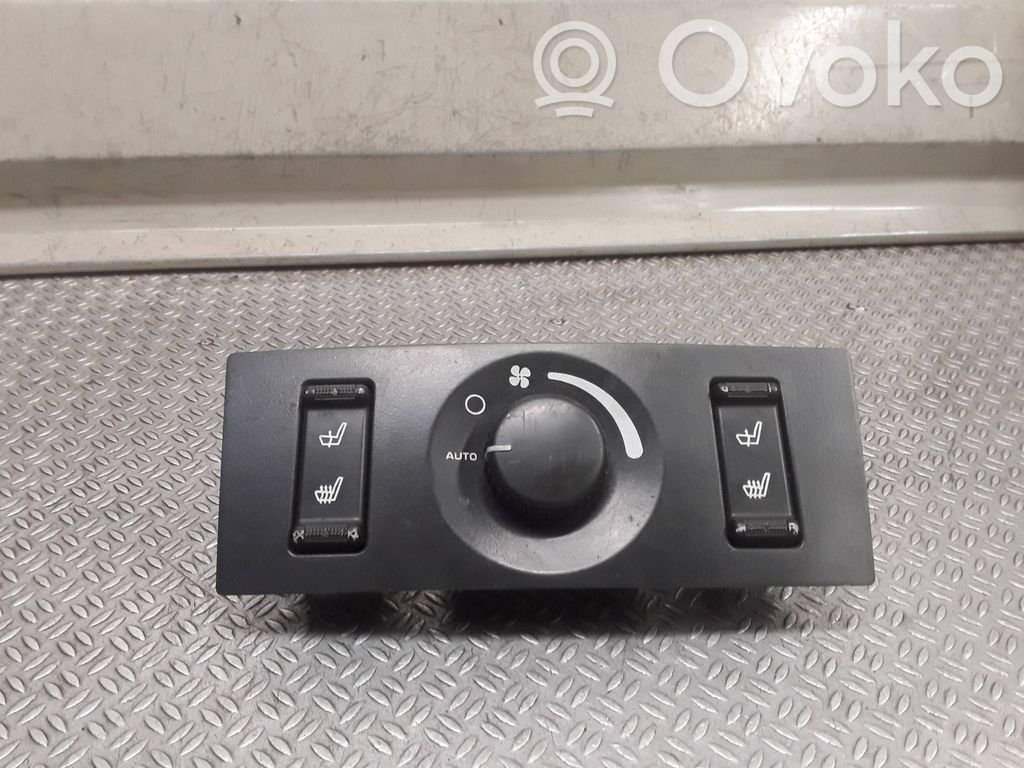 Chrysler Pacifica Climate control unit 
