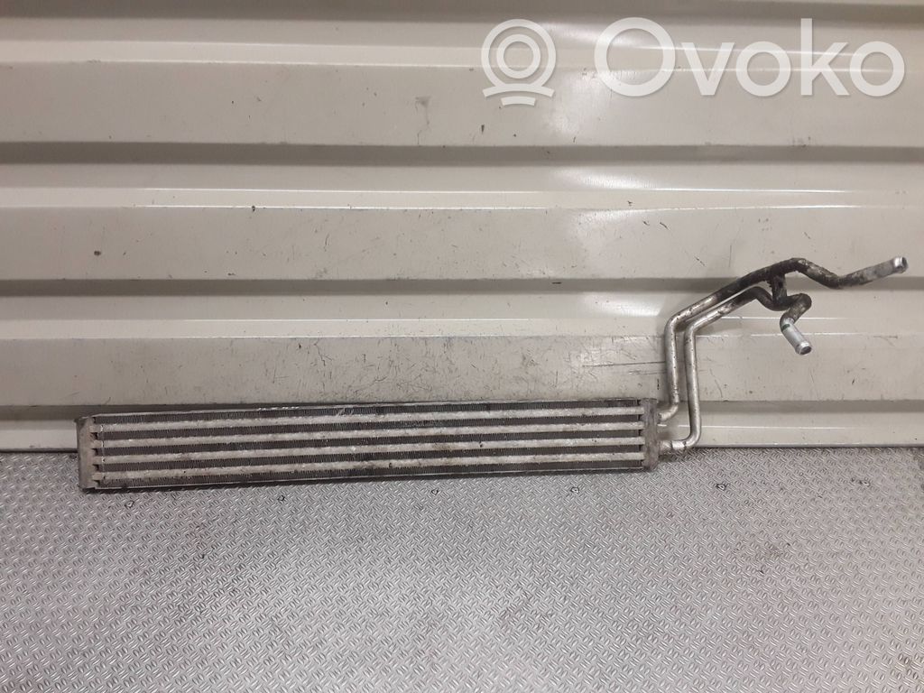 Ohjaustehostimen jäähdytin   7L8422885A