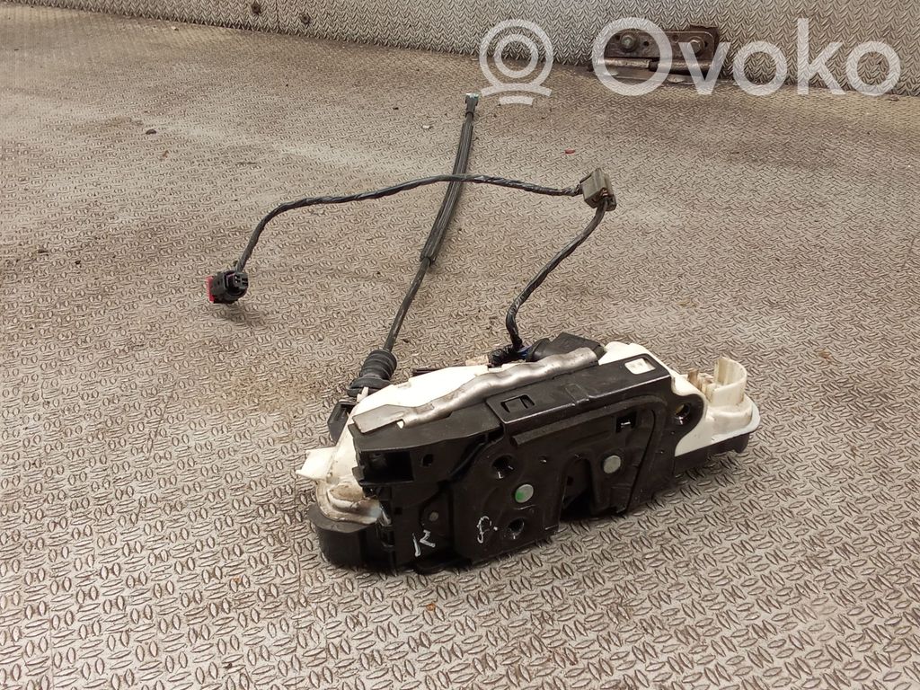 Skoda Superb B6 (3T) Front door lock 