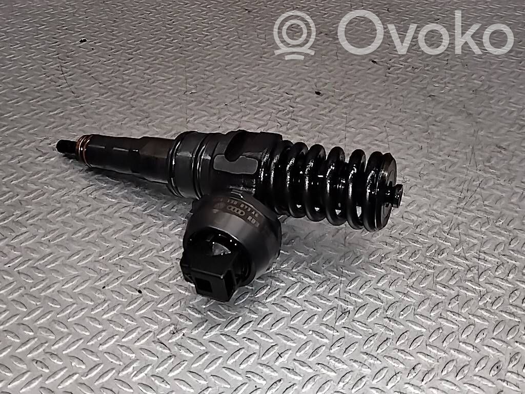 Injektor Einspritzdüse   038130073AG