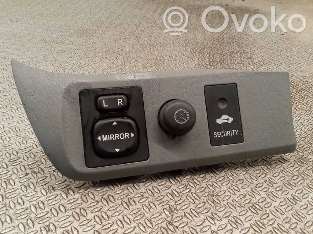 Wing mirror switch