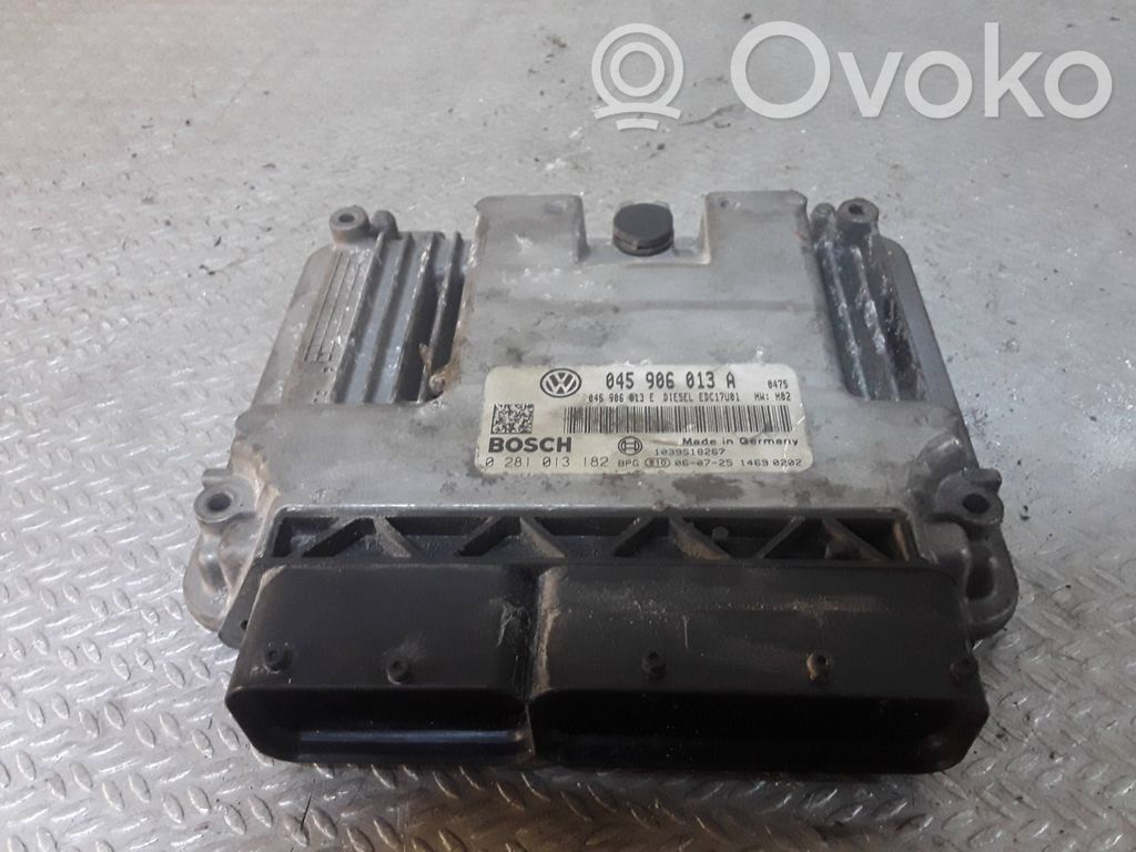 Variklio valdymo blokas   05906013A,0281013182