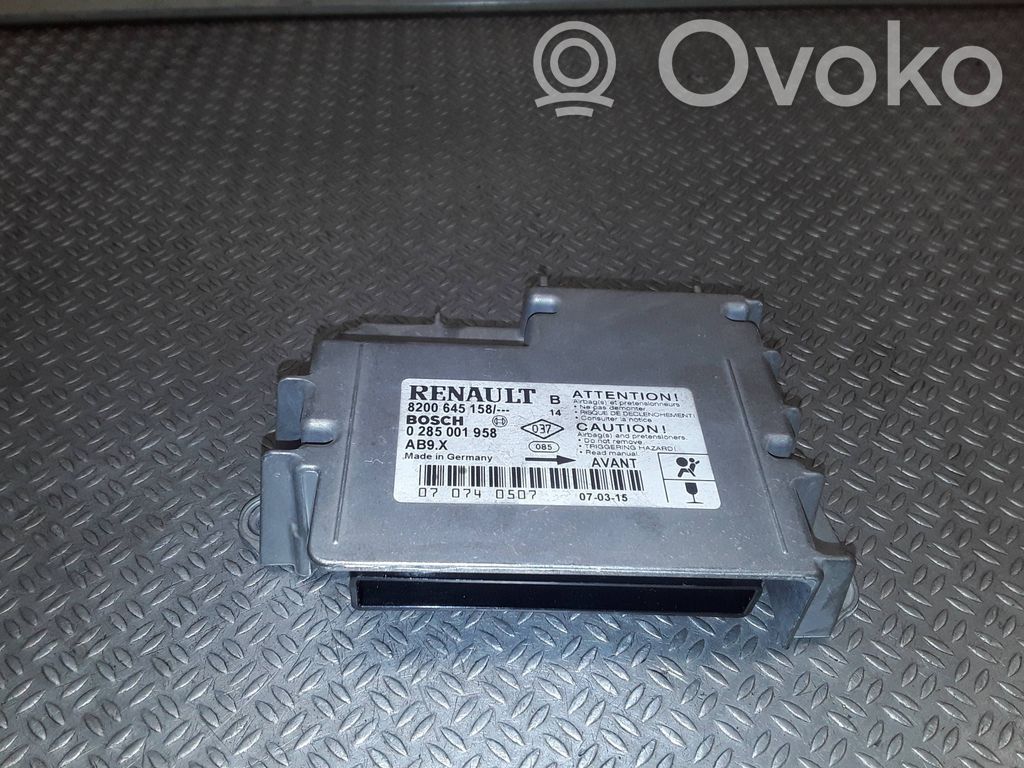 Renault Clio III Airbag control unit/module 