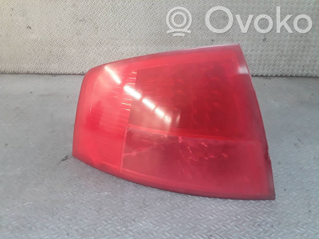 Audi A8 S8 D3 4E Galinis žibintas kėbule 