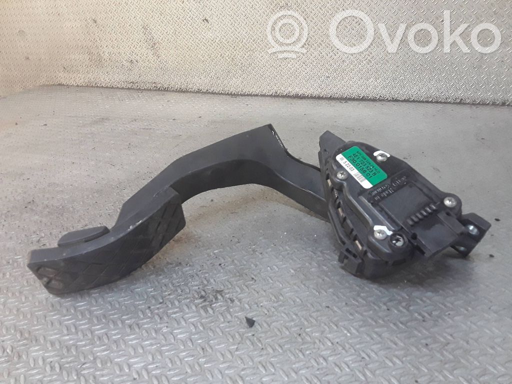 Accelerator throttle pedal   4E1723523B