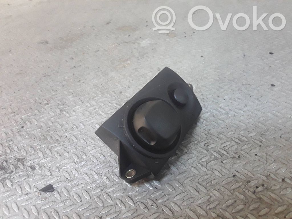 Steering wheel adjustment switch   4E0953551