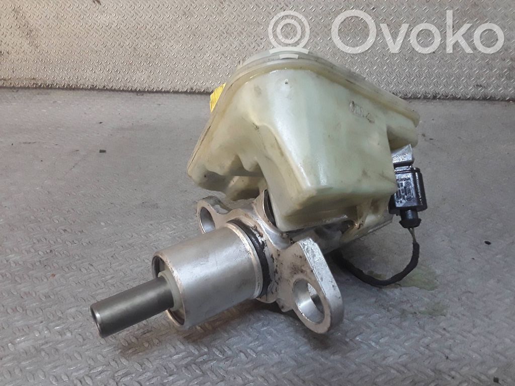 Master brake cylinder   4E0611301