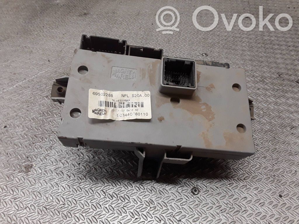 Iveco Daily 35.8 - 9 Fuse module 