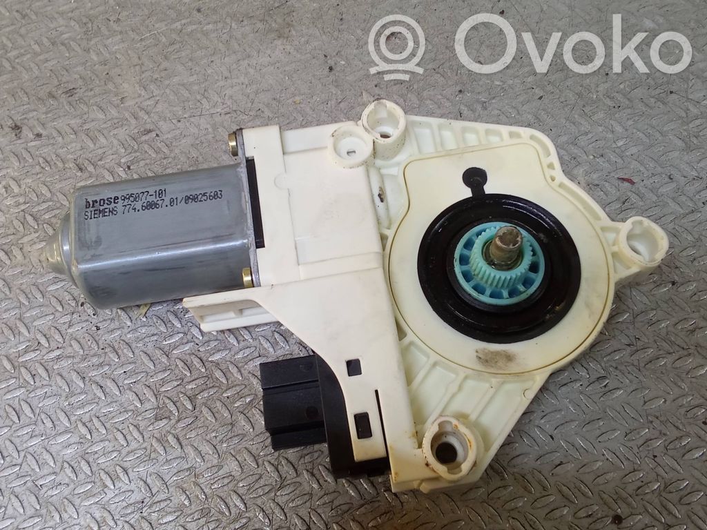 Priekšpusē loga pacēlāja motoriņš   4F0959802B
