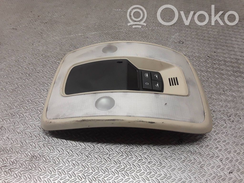 Etuistuimen valo   39861051