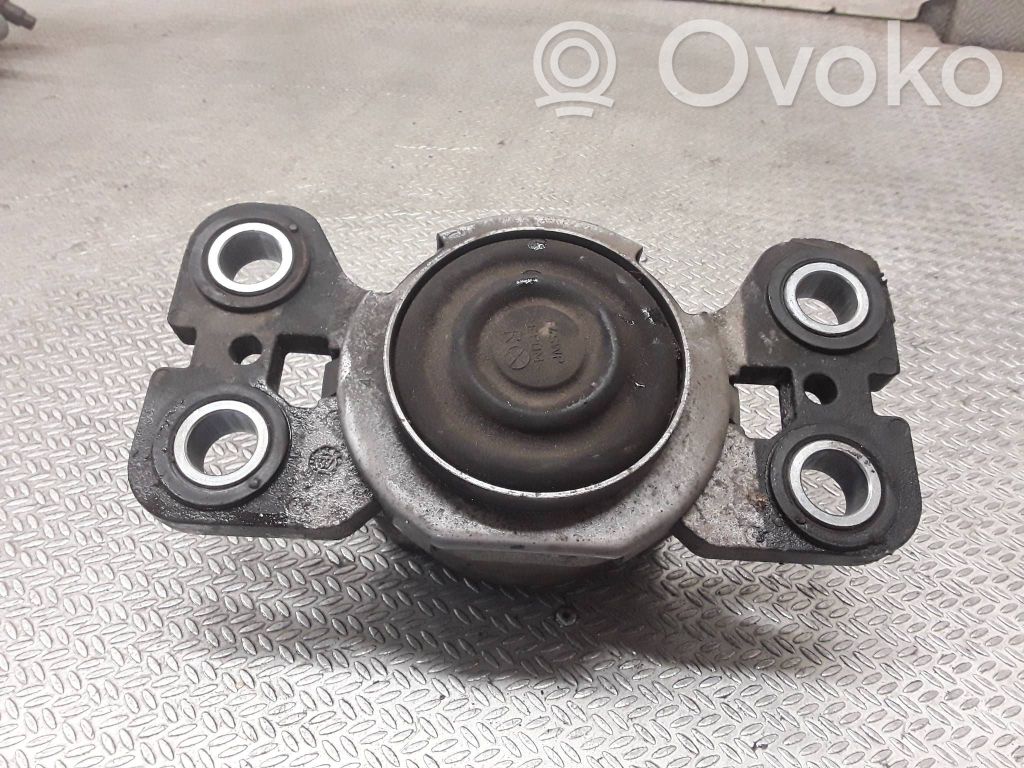 Volvo V70 Engine mount bracket 