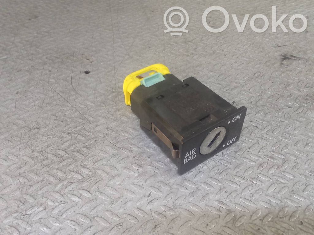 Volkswagen Golf Plus Passenger airbag on/off switch 
