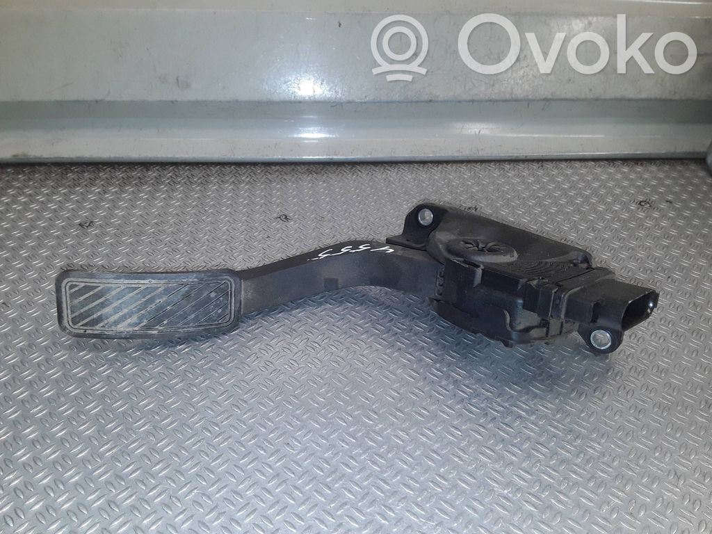Accelerator throttle pedal   8V219F836AA