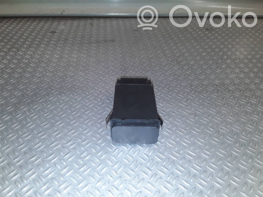Audi A2 Hätävilkun rele 