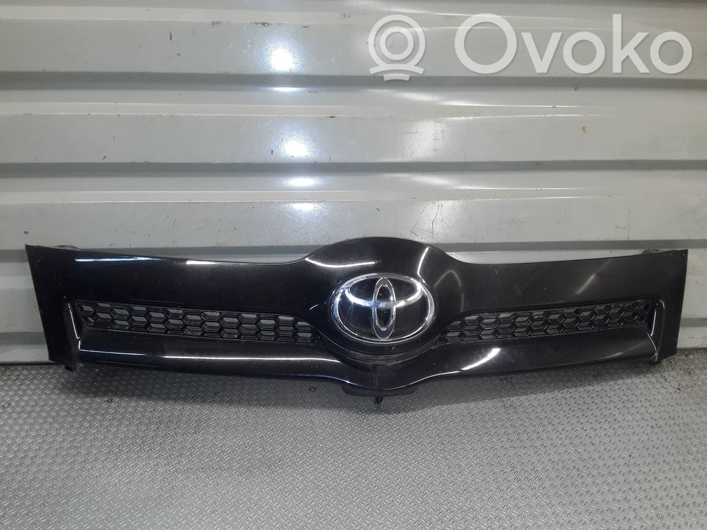 Toyota Corolla Verso AR10 Rejilla superior del radiador del parachoques delantero 