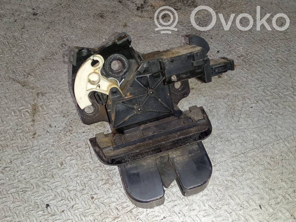 Audi A4 S4 B7 8E 8H Încuietoare portbagaj 