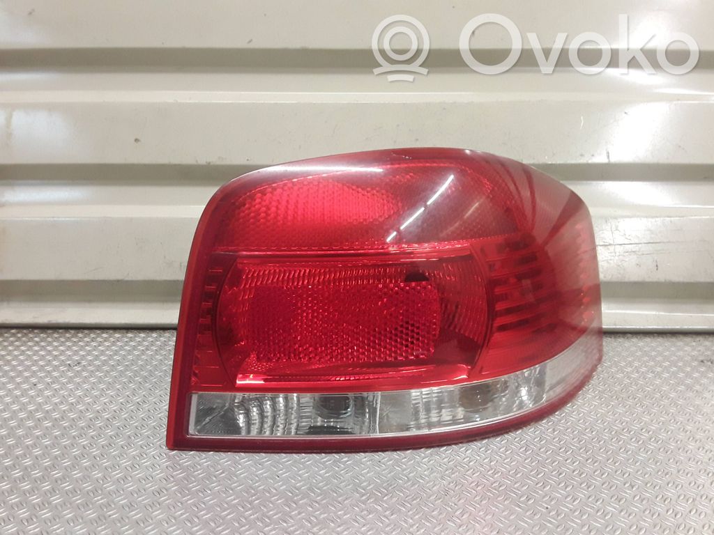 Rear/tail lights   8P0945096