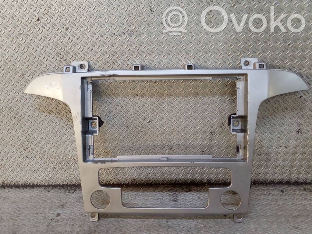 Konsola środkowa / Radio / GPS   6M2118522BE37QC