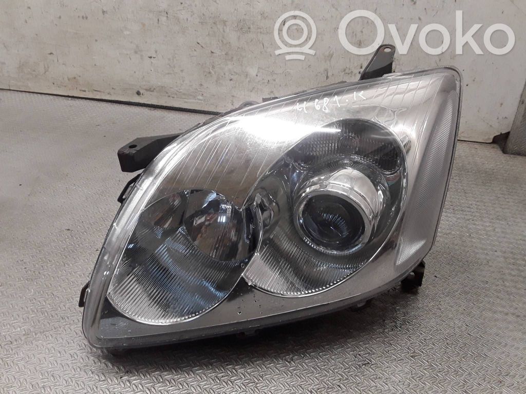 Toyota Avensis T250 Faro/fanale