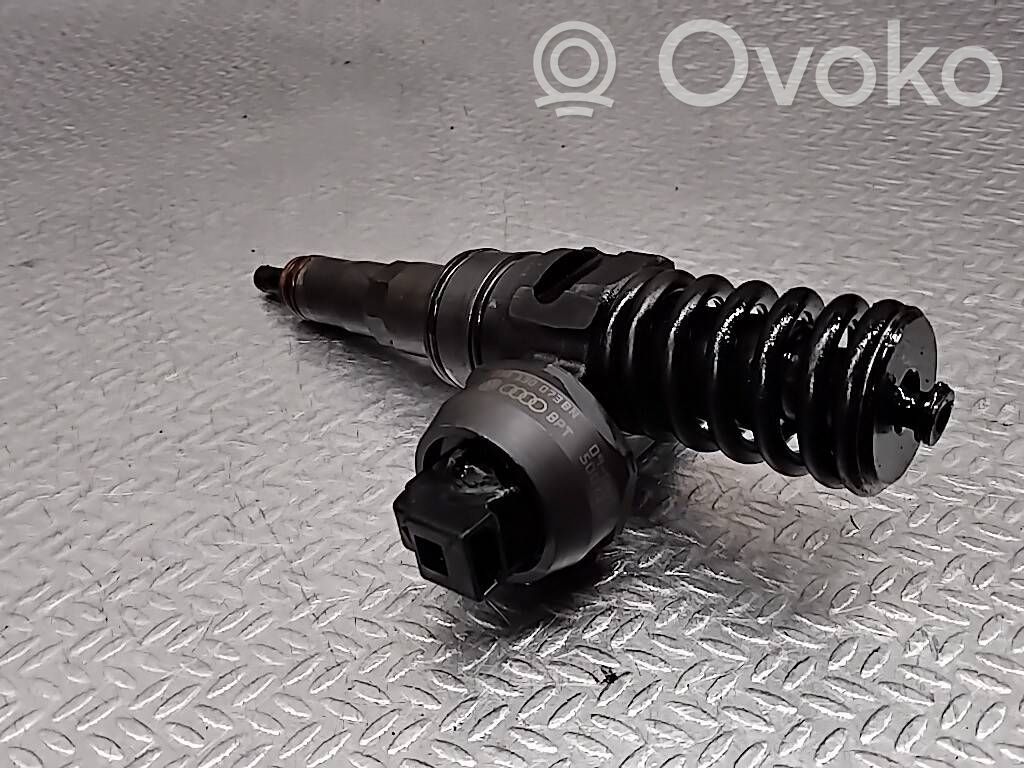 Volkswagen PASSAT B6 Wtryskiwacz paliwa