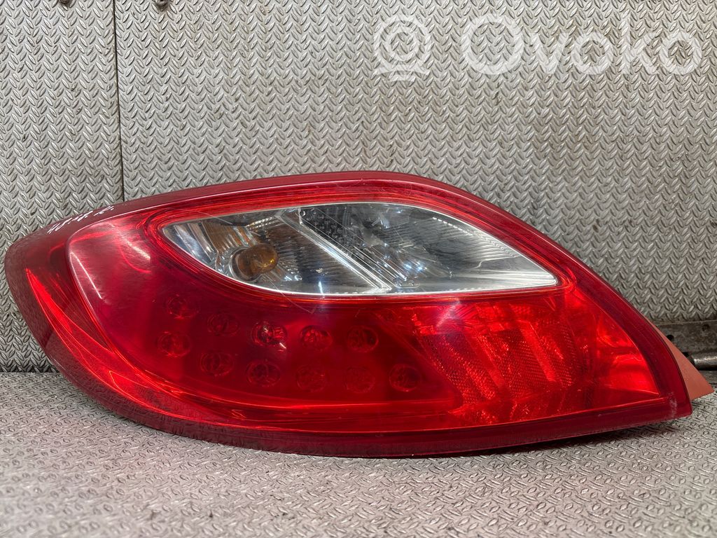 Mazda 2 Aizmugurējais lukturis virsbūvē 
