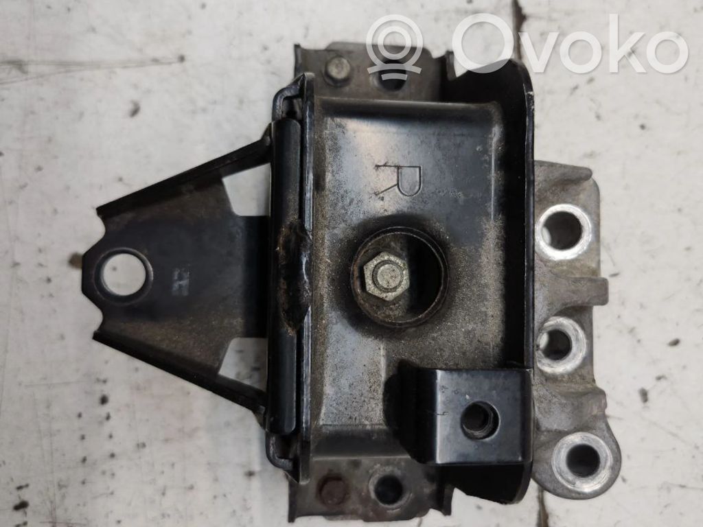 Mitsubishi Outlander Engine mount bracket 