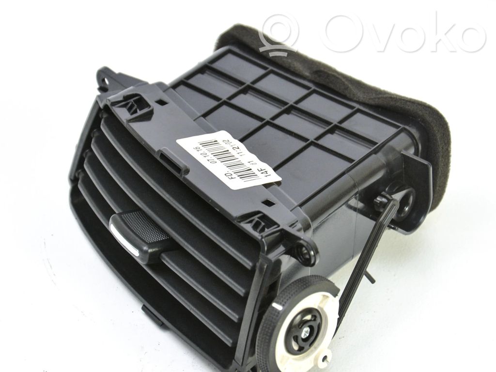 Hyundai i30 Grilă ventilație centrală 