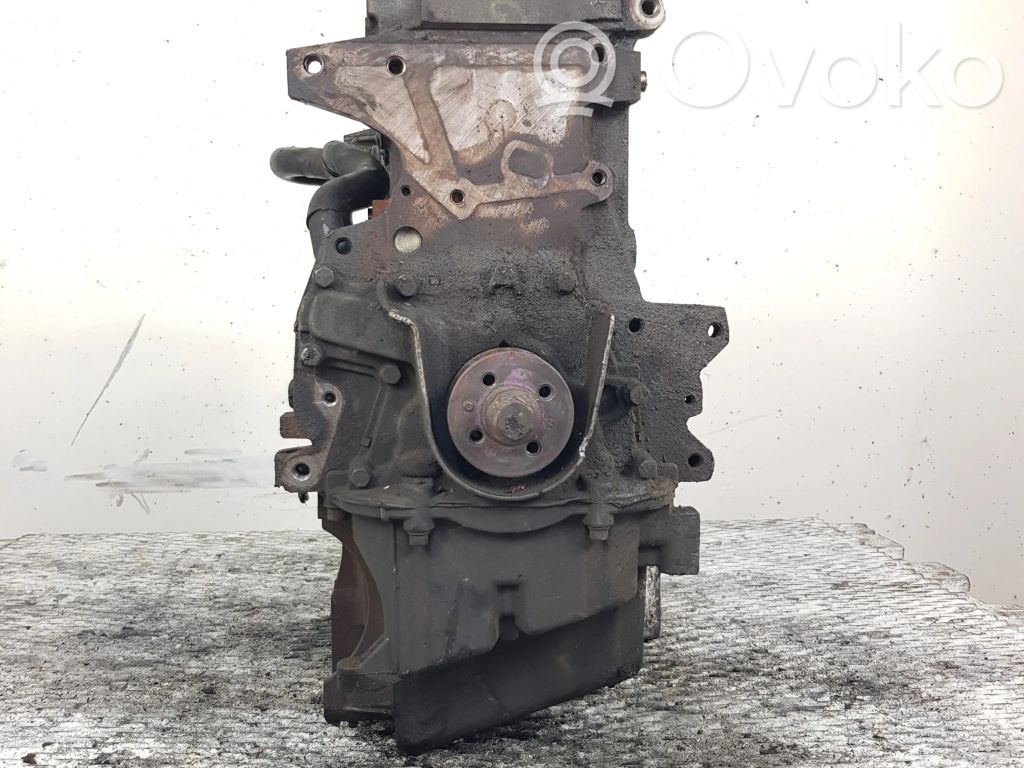 Opel Zafira B Engine block 