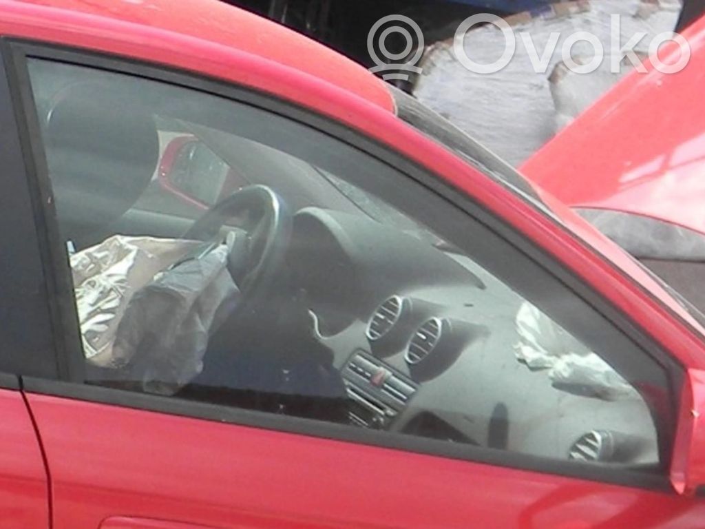 Audi A3 S3 8P Front door window glass four-door 