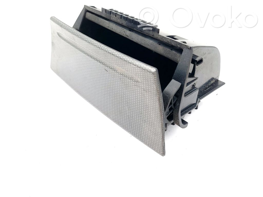 Ford Focus Aschenbecher 