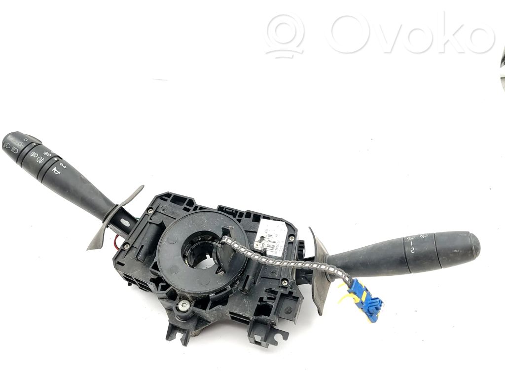 Dacia Logan I Wiper turn signal indicator stalk/switch 