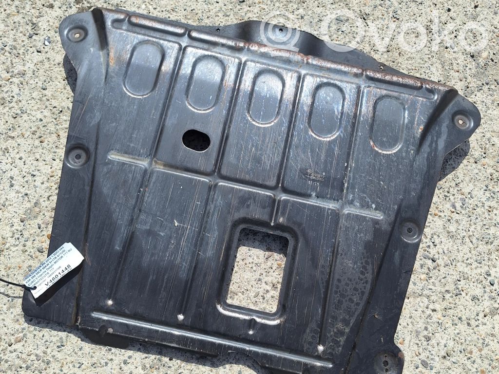 Dacia Duster Engine splash shield/under tray 