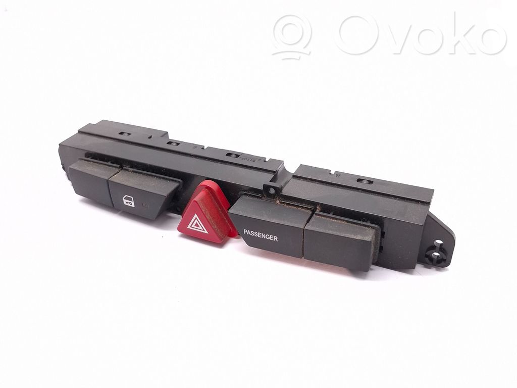 KIA Ceed Hazard light switch 