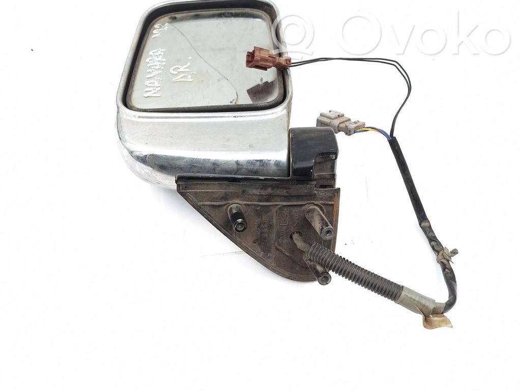 Nissan Navara D22 Elektryczne lusterko boczne drzwi przednich 