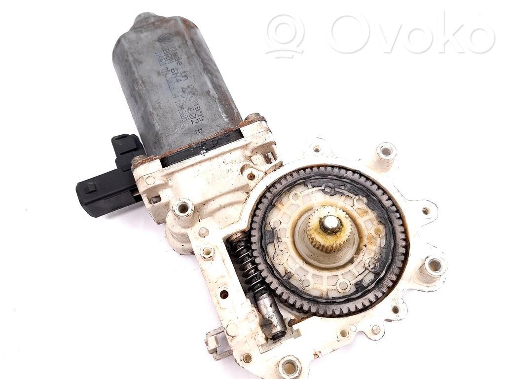 Volkswagen Polo III 6N 6N2 6NF Front door window regulator motor 