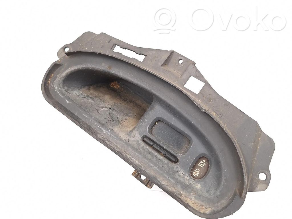 Monitori/näyttö/pieni näyttö   7700430838,7700432363,7700432135,7700840351,R6135214,R6147214,R61472141,R629214