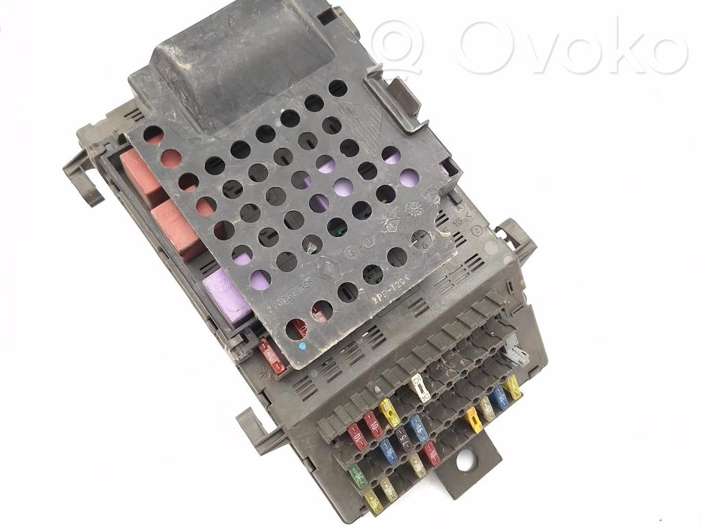 Renault Laguna I Fuse module 