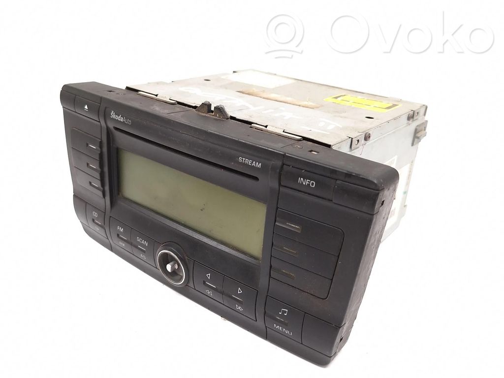 Skoda Octavia Mk2 (1Z) Panel / Radioodtwarzacz CD/DVD/GPS 