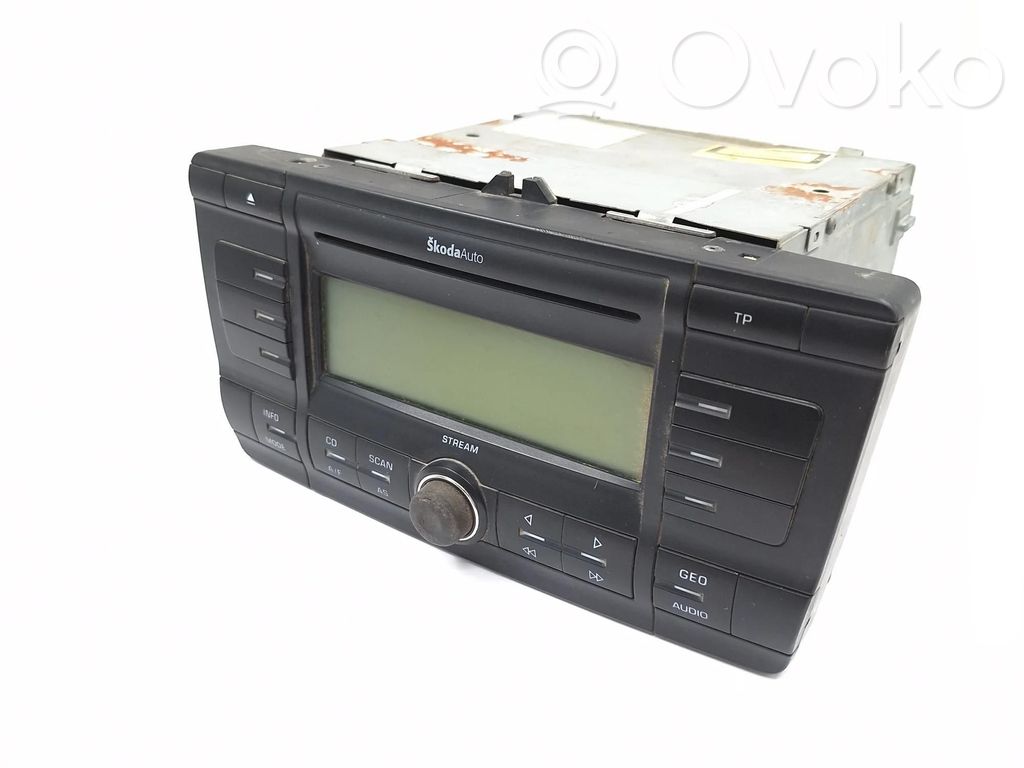 Skoda Octavia Mk2 (1Z) Panel / Radioodtwarzacz CD/DVD/GPS 