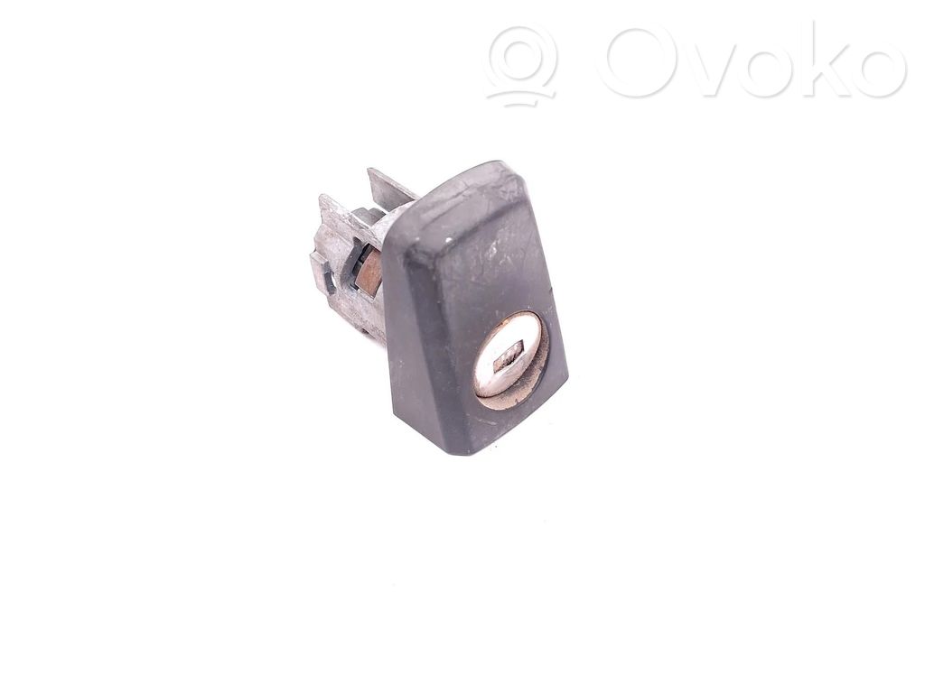 Hub lock