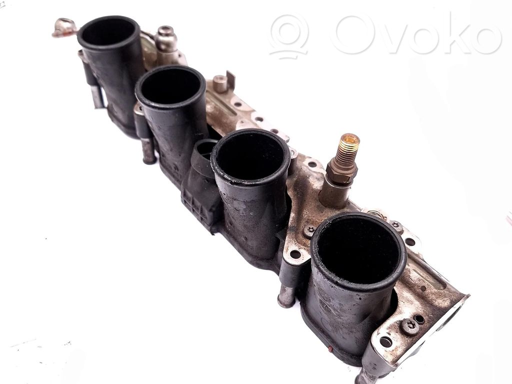 Volkswagen Golf IV Colector de admisión 