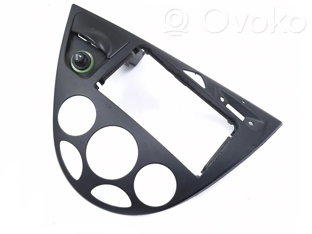 Ford Focus Kita salono detalė 