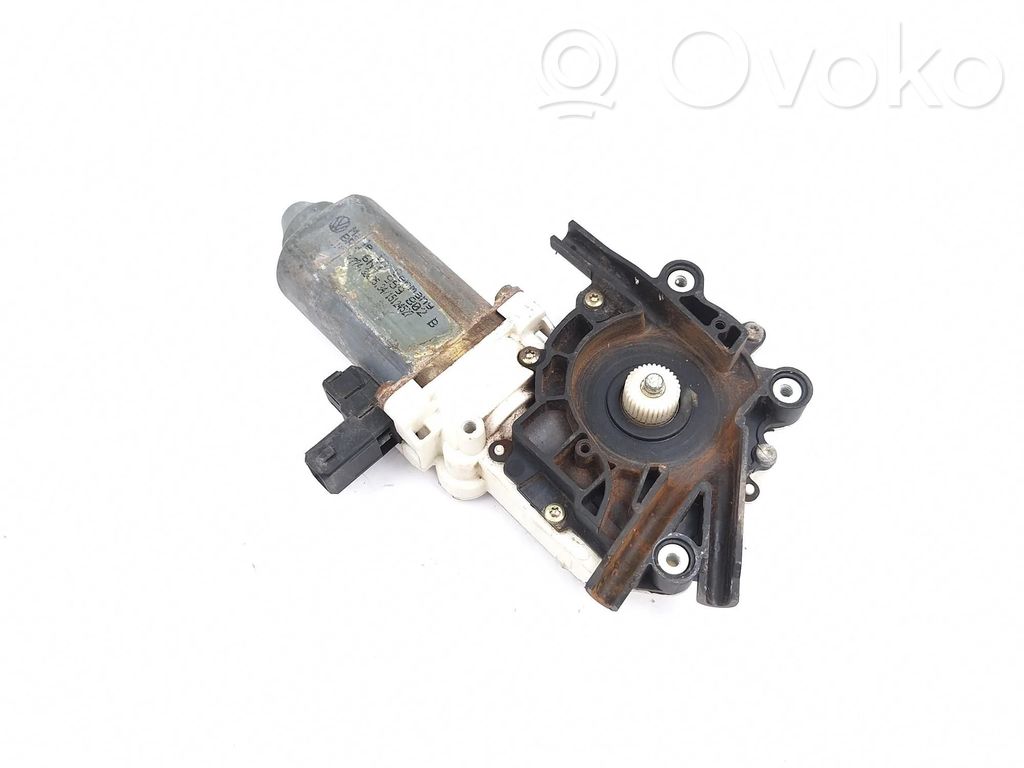 Volkswagen Polo III 6N 6N2 6NF Front door window regulator motor 
